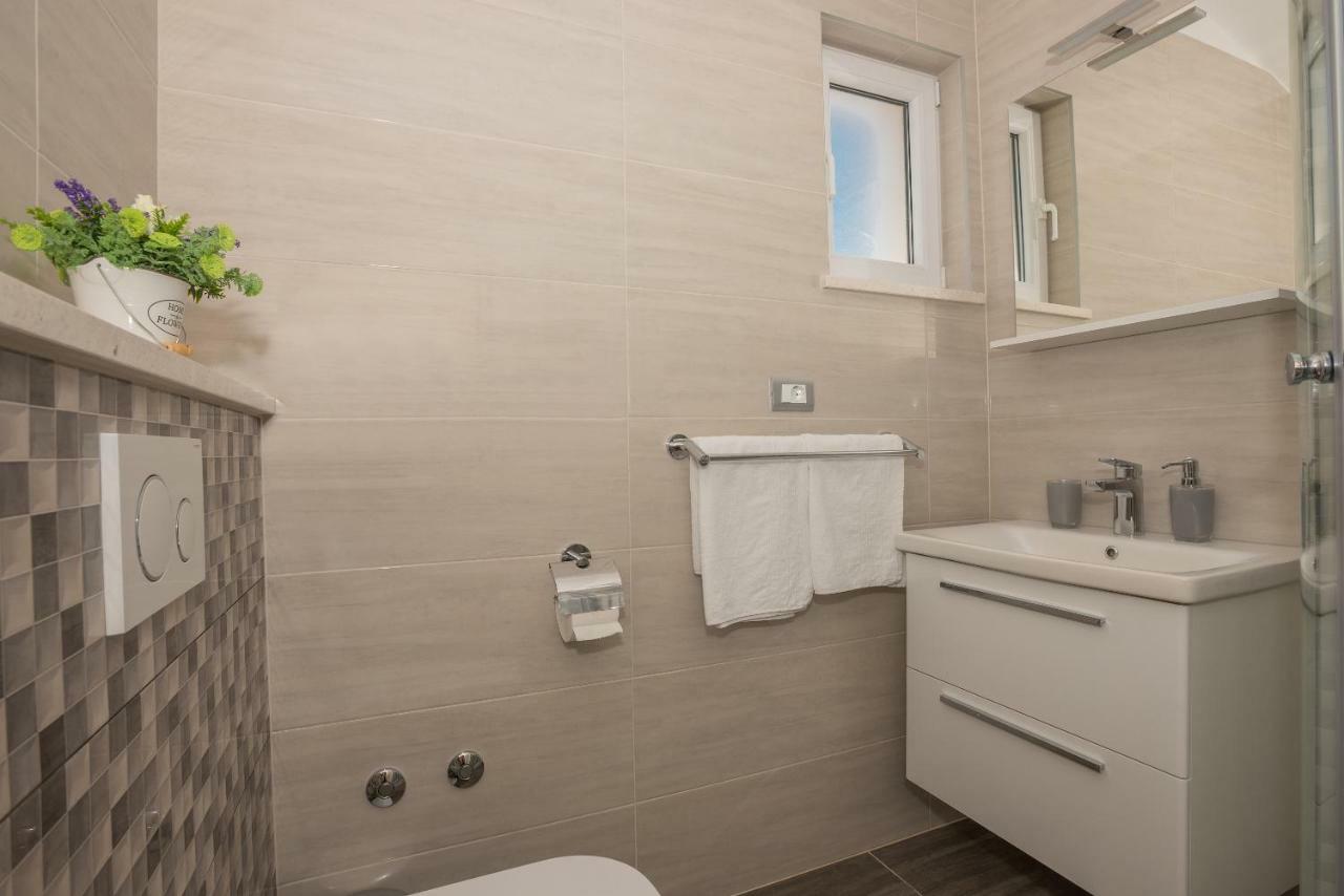 Apartmani Vujcic Makarska Exterior photo